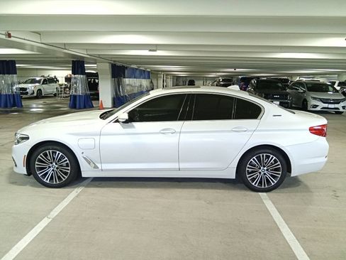 Used 2019 BMW 530e xDrive w/ Convenience Package AWD/4WD image 8