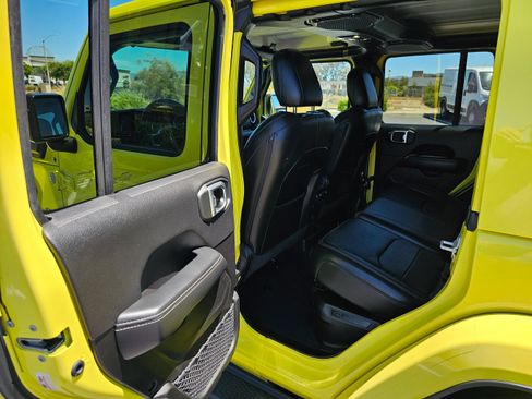 Used 2023 Jeep Wrangler Unlimited Sahara w/ Cold Weather Group AWD/4WD image 18