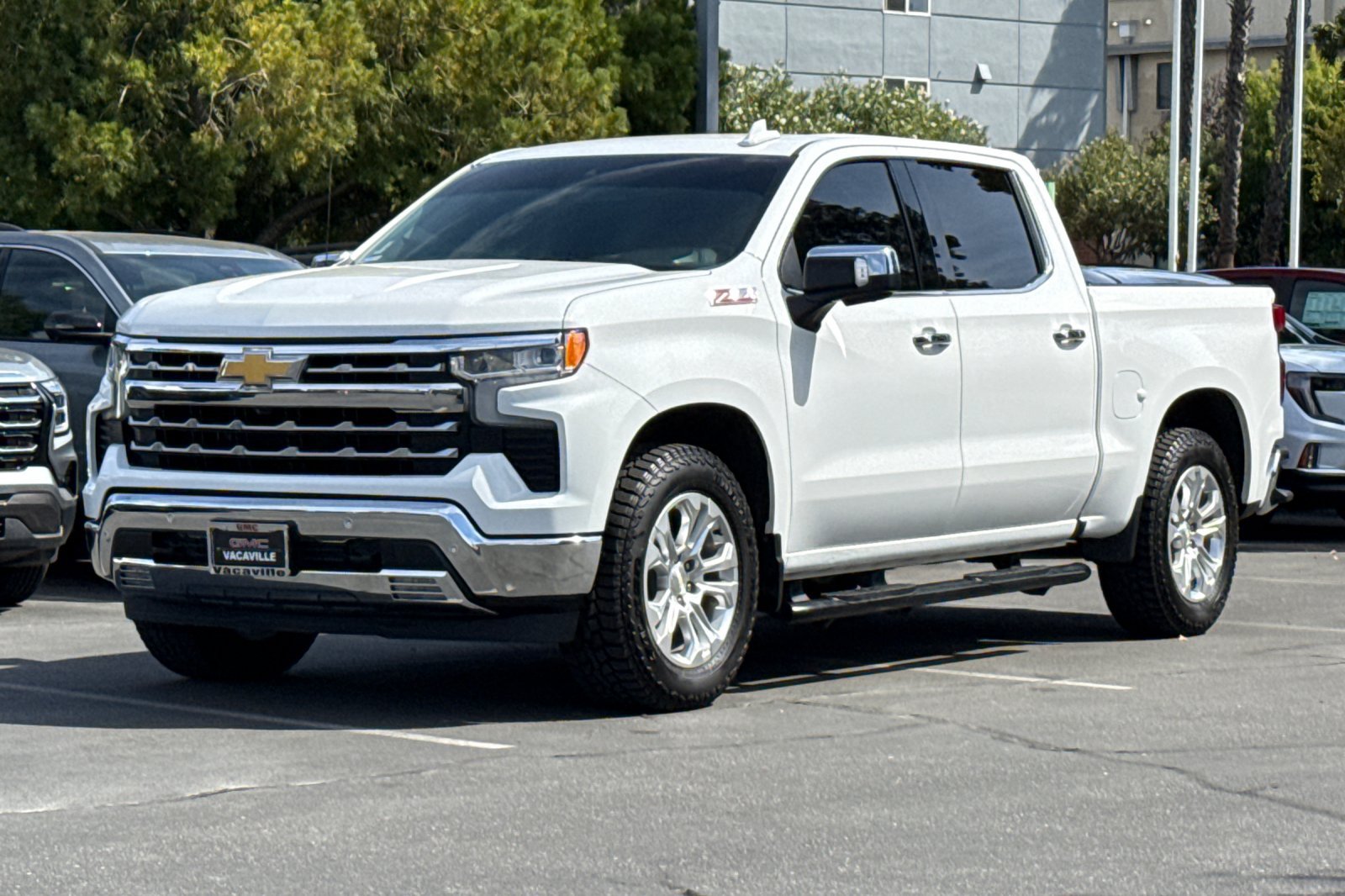 Used 2023 Chevrolet Silverado 1500 LTZ w/ LTZ Convenience Package II AWD/4WD image 9