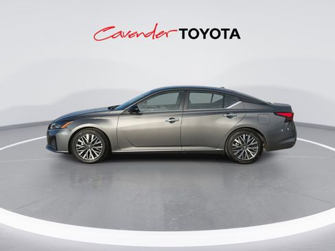 Used 2025 Nissan Altima 2.5 SV FWD image 5
