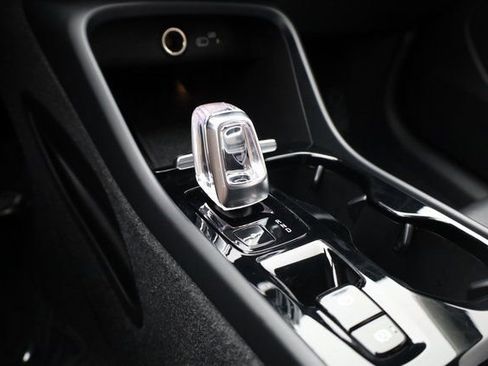 Used 2024 Volvo XC40 B5 Plus w/ Climate Package image 20