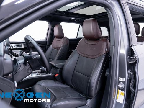 Used 2023 Ford Explorer Platinum w/ Technology Package image 26