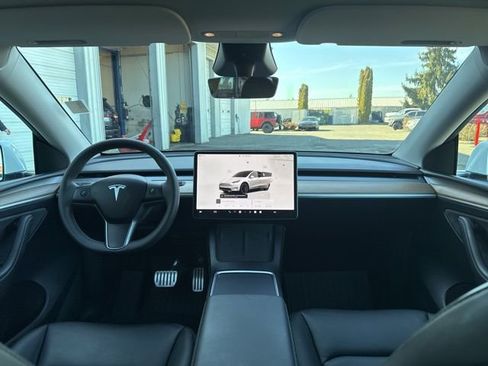 Used 2024 Tesla Model Y Performance image 19