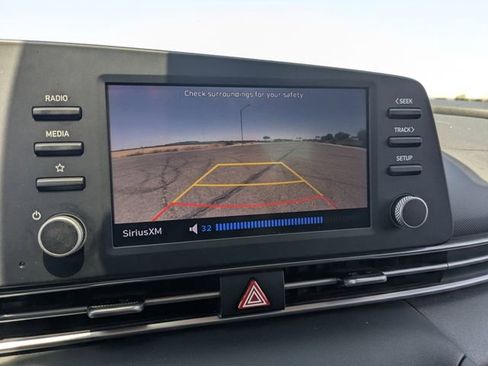 Used 2022 Hyundai Elantra SEL w/ Preferred Accessory Package FWD image 25