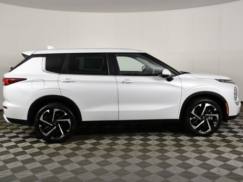 Used 2023 Mitsubishi Outlander SE AWD/4WD image 5