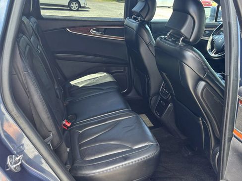 Used 2018 Lincoln MKX Select w/ Select Plus Package AWD/4WD image 9