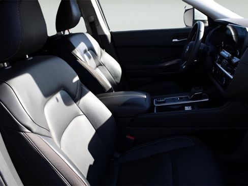 Used 2022 Nissan Pathfinder SL w/ SL Black Package image 26