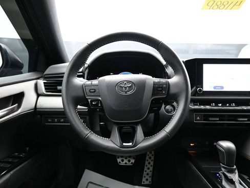 Used 2026 Toyota Camry SE FWD image 15