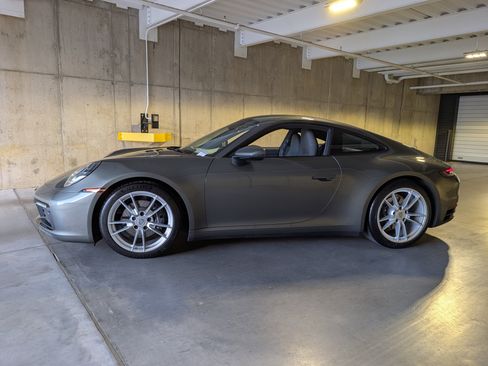Used 2023 Porsche 911 Carrera image 2
