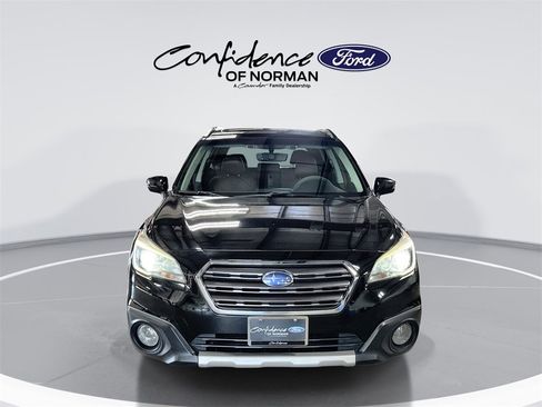 Used 2017 Subaru Outback 2.5i Touring image 2