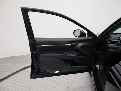 Certified 2019 Toyota Camry SE image 16