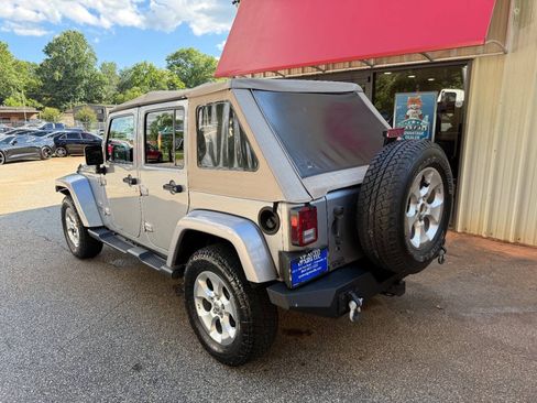 Used 2014 Jeep Wrangler Unlimited Sahara AWD/4WD image 7