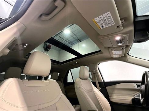 Used 2022 Ford Explorer Platinum w/ Technology Package image 29