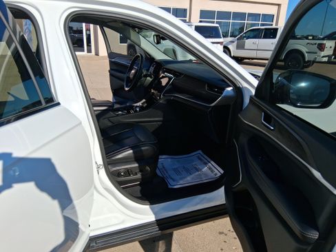 Used 2022 Jeep Grand Cherokee L Limited AWD/4WD image 21