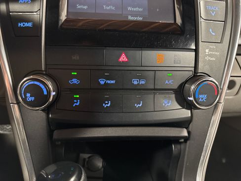 Used 2015 Toyota Camry LE FWD image 25