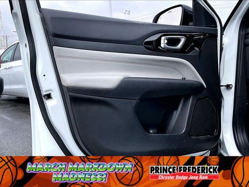 Used 2024 Jeep Compass Limited image 19