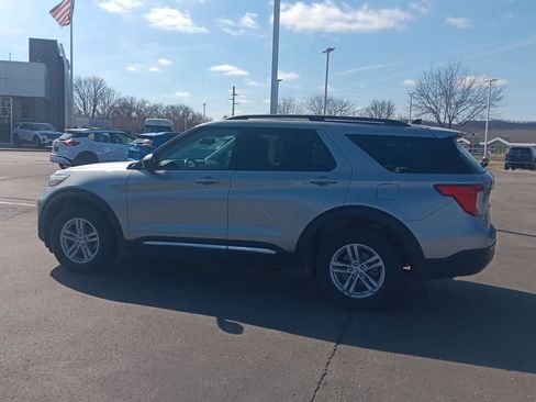 Used 2024 Ford Explorer XLT w/ Equipment Group 202A image 9