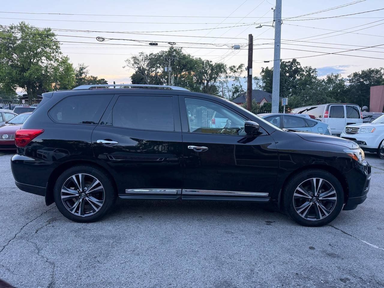 Used 2017 Nissan Pathfinder SL FWD image 8