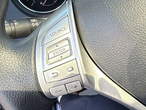 Used 2016 Nissan Rogue SV w/ SV Premium Package AWD/4WD image 10