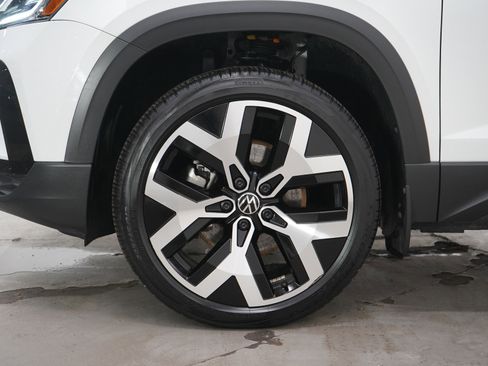Used 2022 Volkswagen Taos SEL image 31