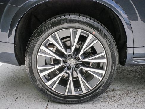 Used 2022 Volvo XC90 T5 Momentum w/ Climate Package AWD/4WD image 13