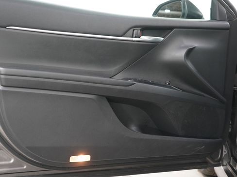 Used 2018 Toyota Camry LE image 17