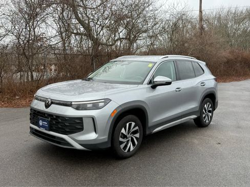 Certified 2025 Volkswagen Tiguan S image 3