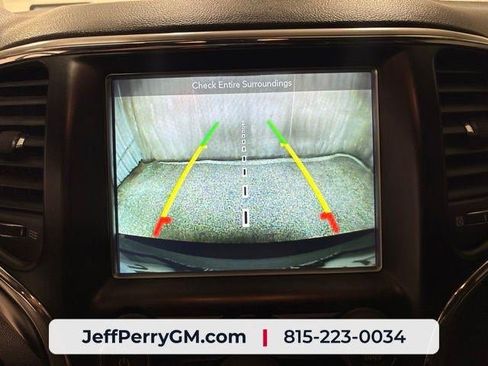 Used 2018 Jeep Grand Cherokee Laredo AWD/4WD image 19