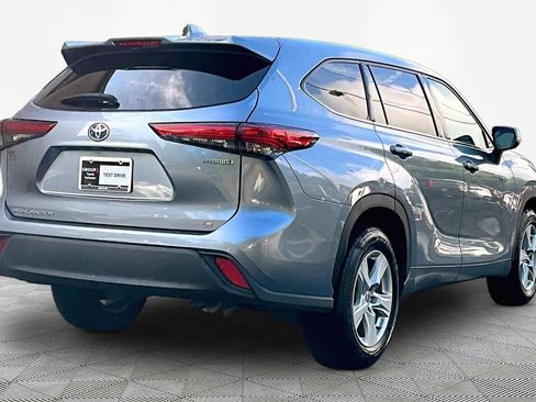 Used 2020 Toyota Highlander LE FWD image 13