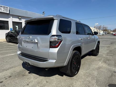 Used 2016 Toyota 4Runner SR5 image 7