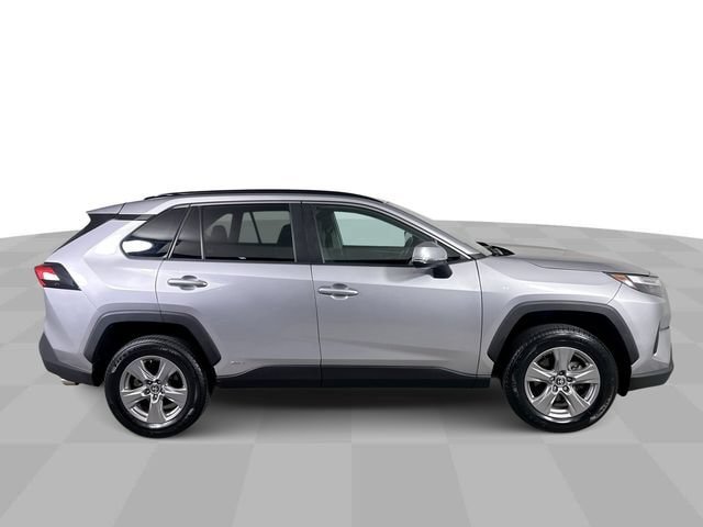 Used 2022 Toyota RAV4 XLE w/ Convenience Package AWD/4WD image 9