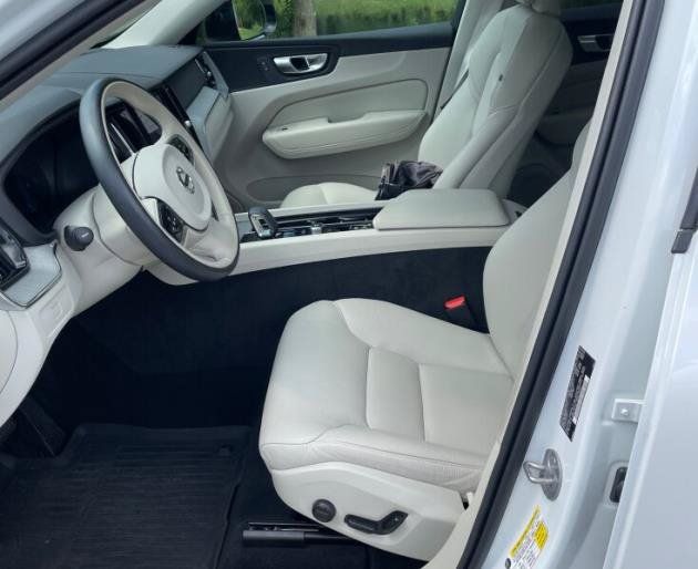 Used 2024 Volvo XC60 B5 Plus w/ Protection Package Premier AWD/4WD image 2