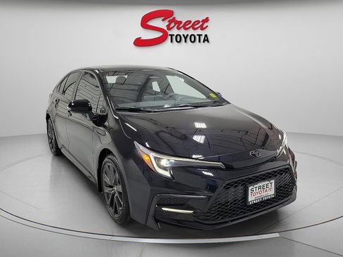 Certified 2025 Toyota Corolla SE FWD image 5