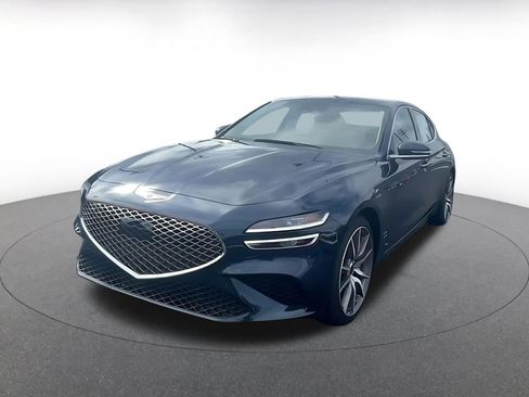 Used 2025 Genesis G70 2.5T image 7