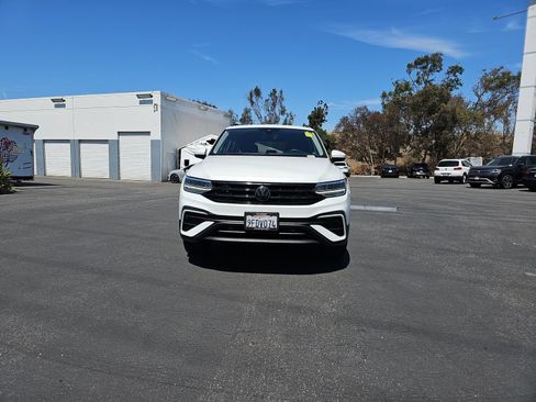 Used 2023 Volkswagen Tiguan SE w/ Panoramic Sunroof Package AWD/4WD image 2