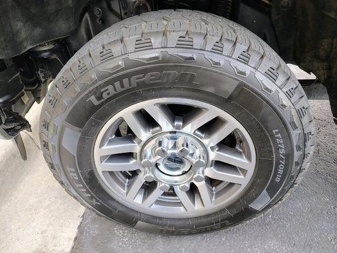 Used 2012 Ford F250 Lariat w/ Chrome Pkg AWD/4WD image 28