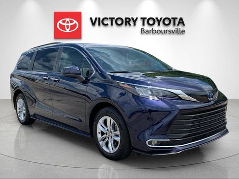 Used 2024 Toyota Sienna XLE w/ XLE Plus Package AWD/4WD image 5