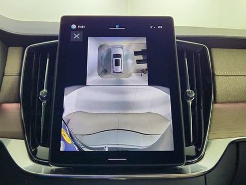 New 2026 Volvo XC90 B6 Plus w/ Protection Package Premier AWD/4WD image 19