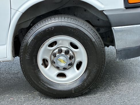 Used 2025 Chevrolet Express 3500 LT w/ LT Preferred Equipment Group RWD image 7