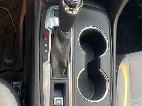 Used 2020 Chevrolet Equinox LT image 32