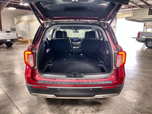 Certified 2022 Ford Explorer XLT w/ Equipment Group 202A AWD/4WD image 27