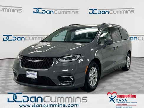 Used 2022 Chrysler Pacifica Touring-L image 1