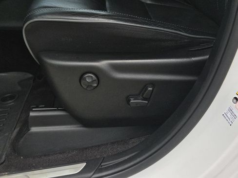 Used 2019 Jeep Grand Cherokee Overland AWD/4WD image 29