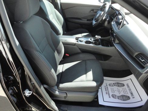 Used 2023 Nissan Rogue S image 18