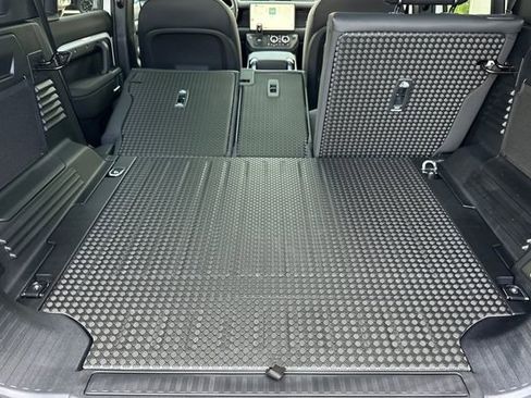 New 2026 Land Rover Defender 110 X-Dynamic SE image 14