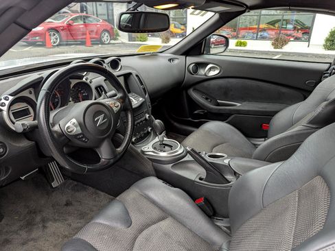 Used 2010 Nissan 370Z Touring w/ Sport Pkg image 13