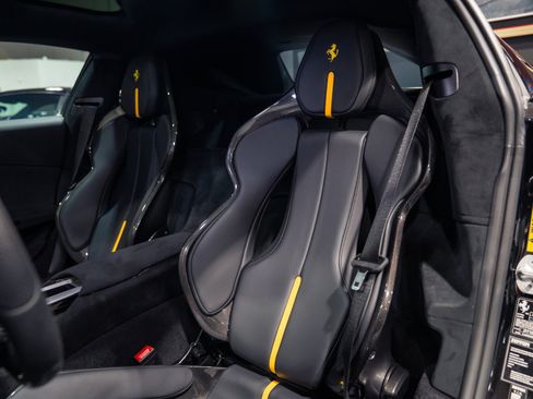 Used 2025 Ferrari 12Cilindri RWD image 2