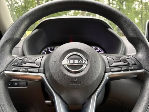Used 2025 Nissan Sentra SV FWD image 21