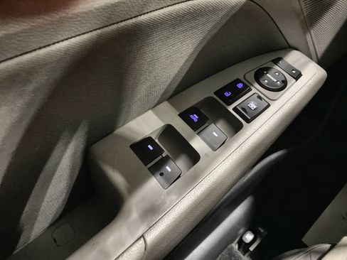 Used 2019 Hyundai Elantra Value Edition FWD image 18