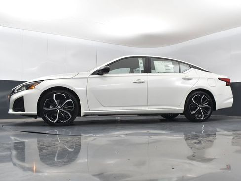 New 2025 Nissan Altima 2.5 SR image 39